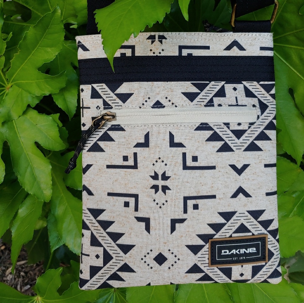 Dakine small purse